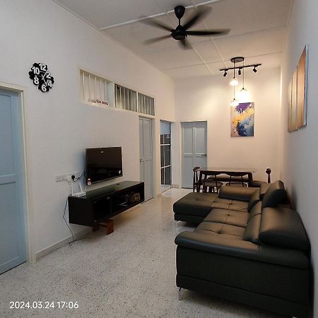 Sterling Homestay Tanjung Bungah  Ngoại thất bức ảnh
