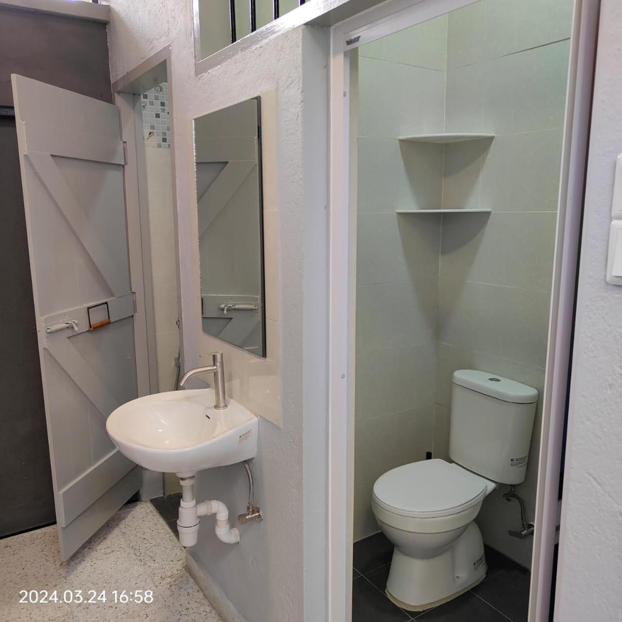 Sterling Homestay Tanjung Bungah  Ngoại thất bức ảnh