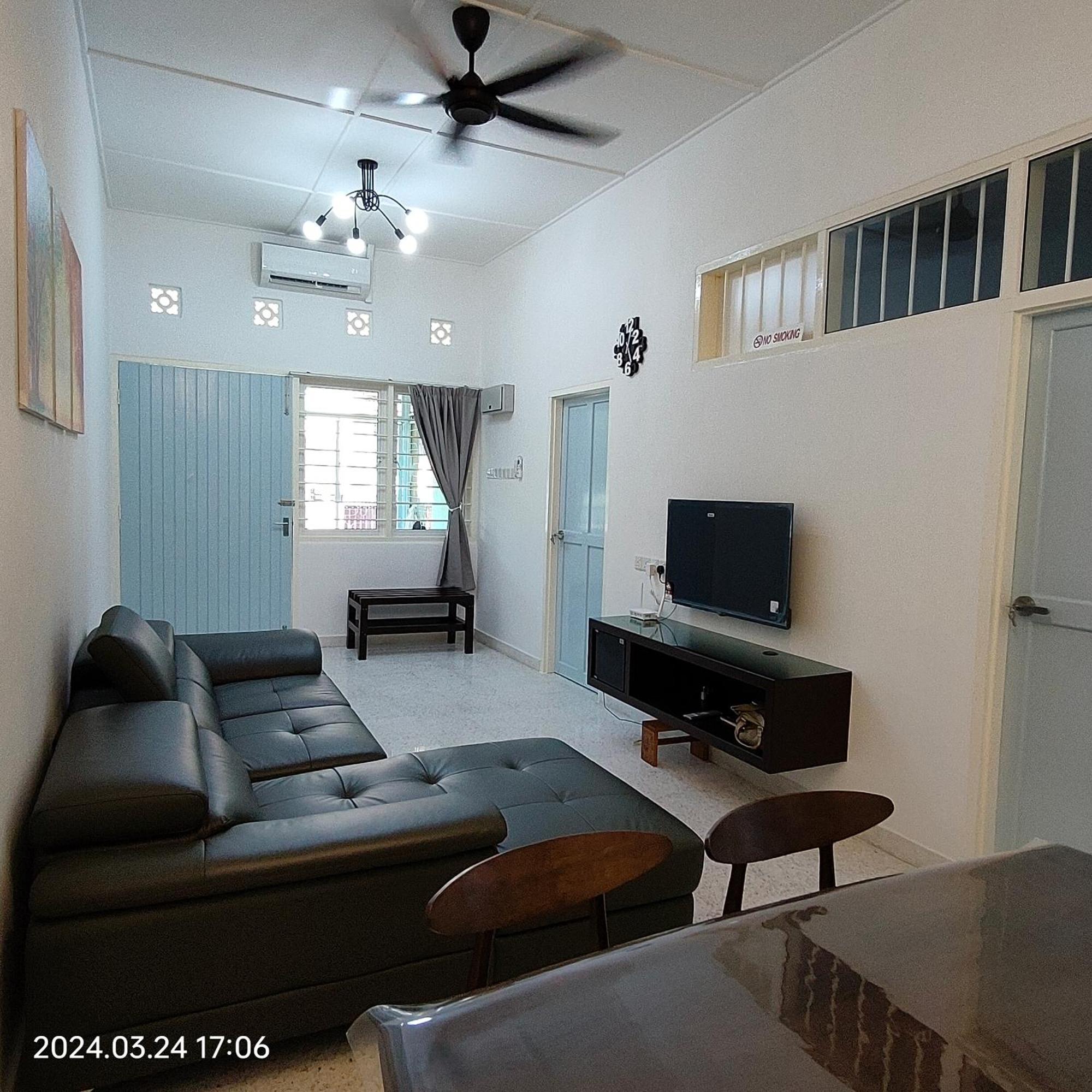 Sterling Homestay Tanjung Bungah  Ngoại thất bức ảnh