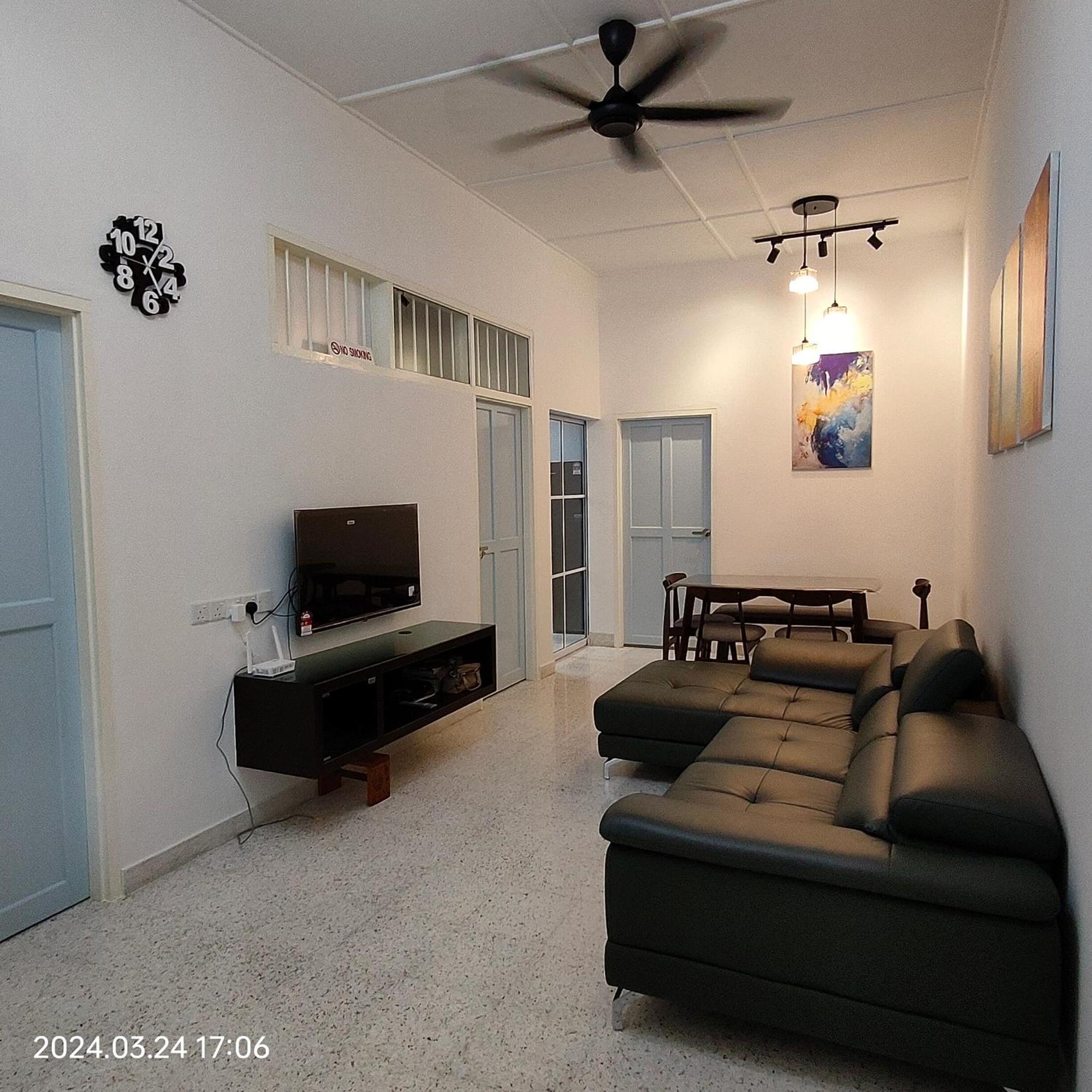 Sterling Homestay Tanjung Bungah  Ngoại thất bức ảnh